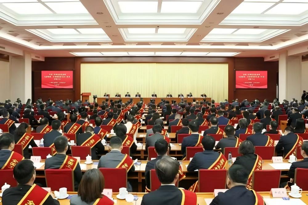 三峰透平董事長(zhǎng)熊俊杰榮獲“全國(guó)工業(yè)和信息化系統(tǒng)勞動(dòng)模范”稱(chēng)號(hào)！